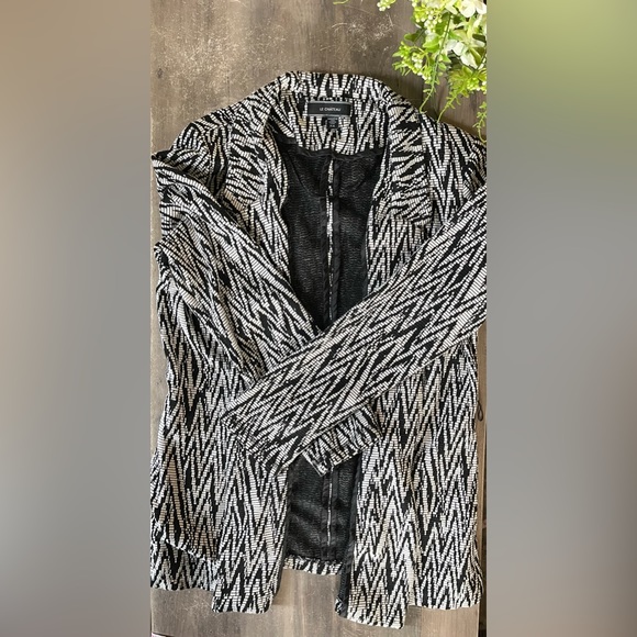 Le Chateau Long Sleeve Patterned Blazer with Belt Small - Picture 11 of 11